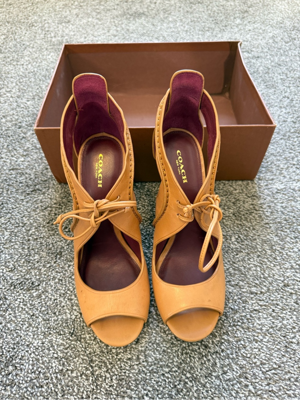 Coach Loise Heels - Picture 2 of 11